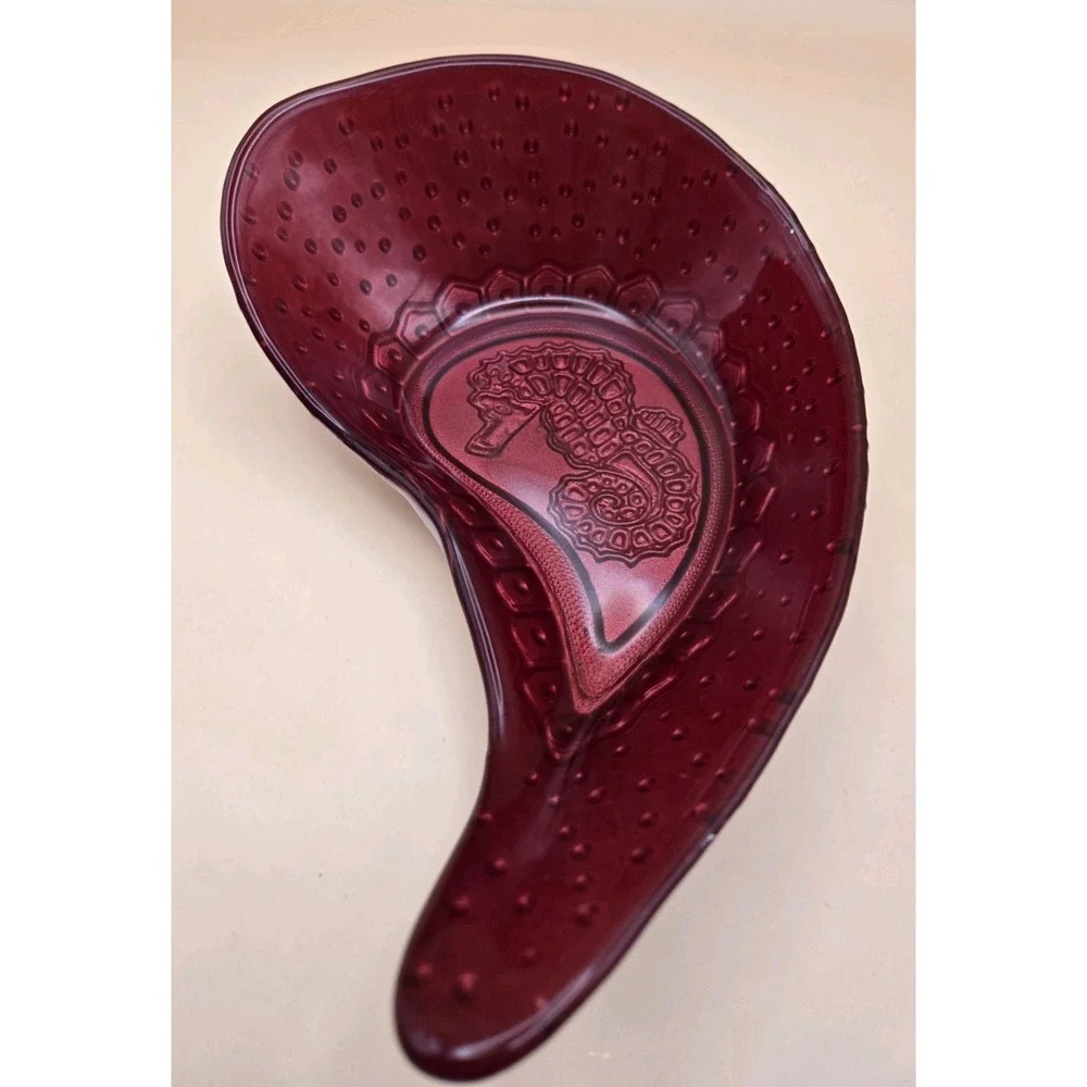 Red‎ Seahorse Bowl With A Glass Dot Pattern Embossed